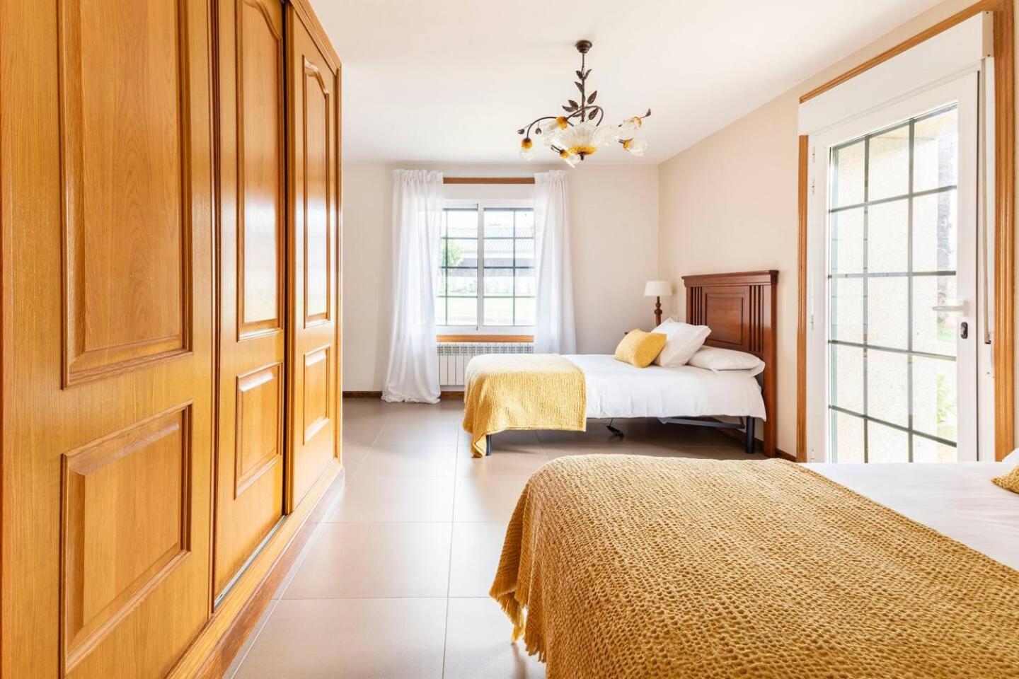 Galihost - Casa Con Enorme Jardin En Cambados Villa Bagian luar foto