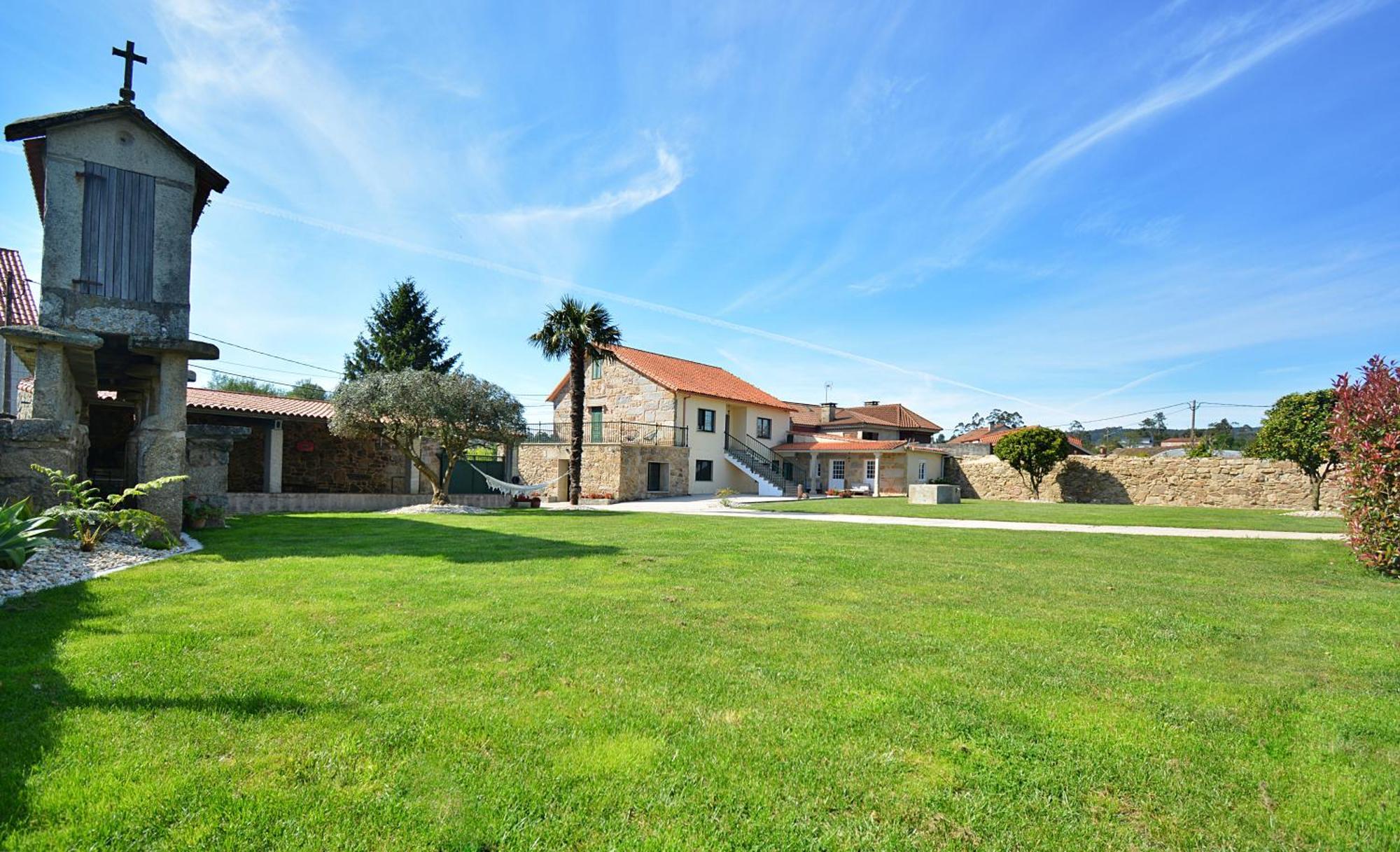 Galihost - Casa Con Enorme Jardin En Cambados Villa Bagian luar foto