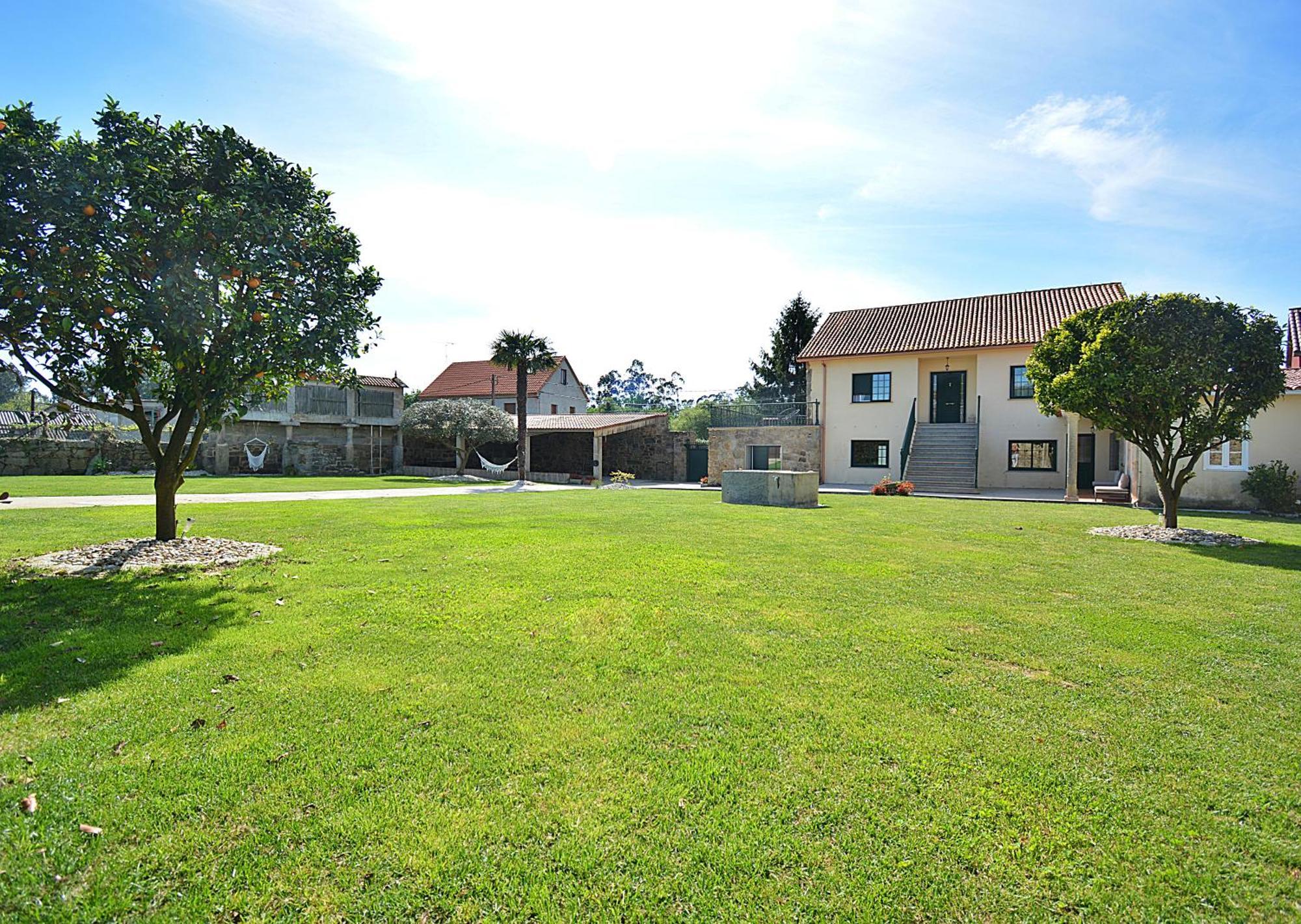 Galihost - Casa Con Enorme Jardin En Cambados Villa Bagian luar foto