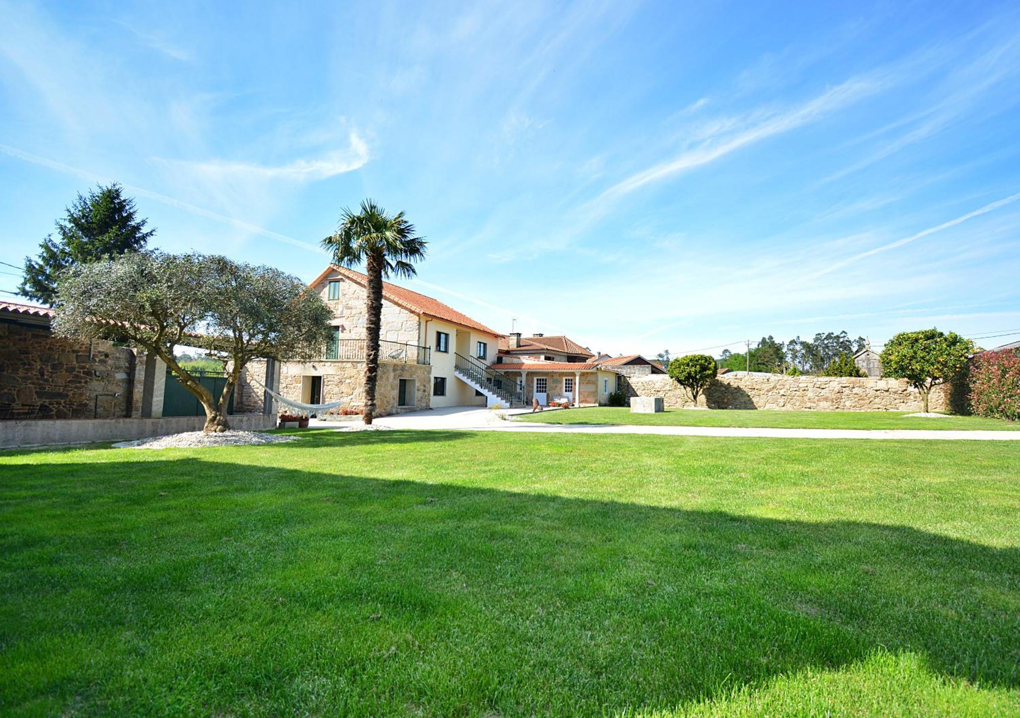 Galihost - Casa Con Enorme Jardin En Cambados Villa Bagian luar foto