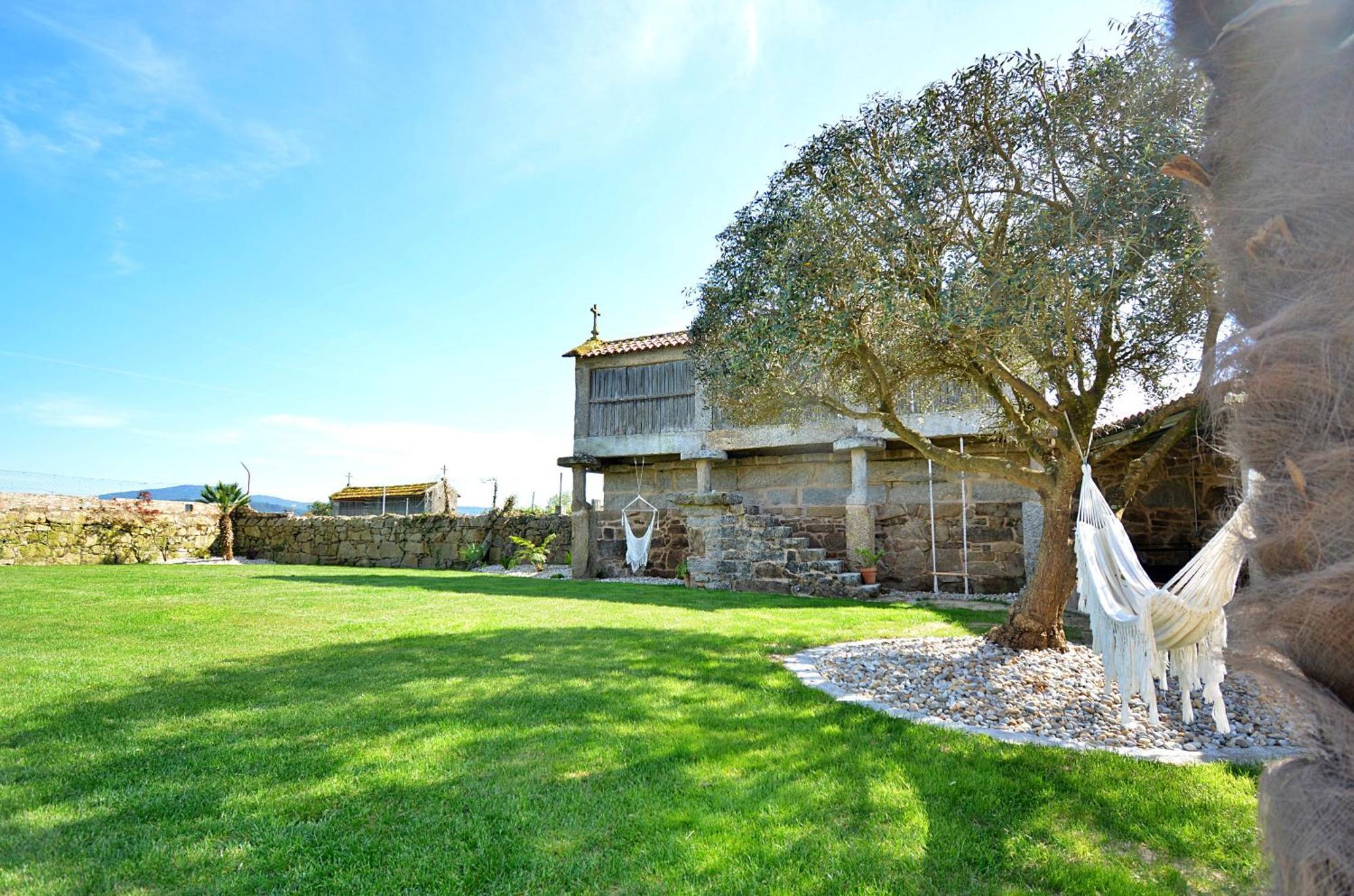 Galihost - Casa Con Enorme Jardin En Cambados Villa Bagian luar foto