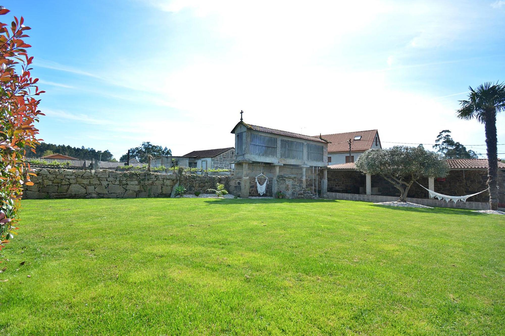 Galihost - Casa Con Enorme Jardin En Cambados Villa Bagian luar foto