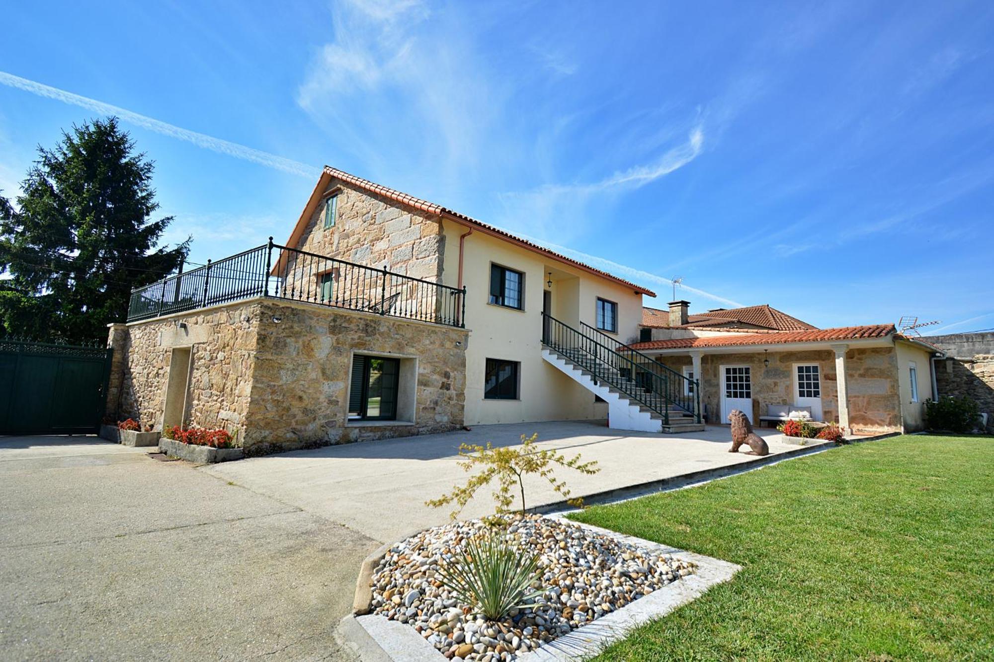 Galihost - Casa Con Enorme Jardin En Cambados Villa Bagian luar foto